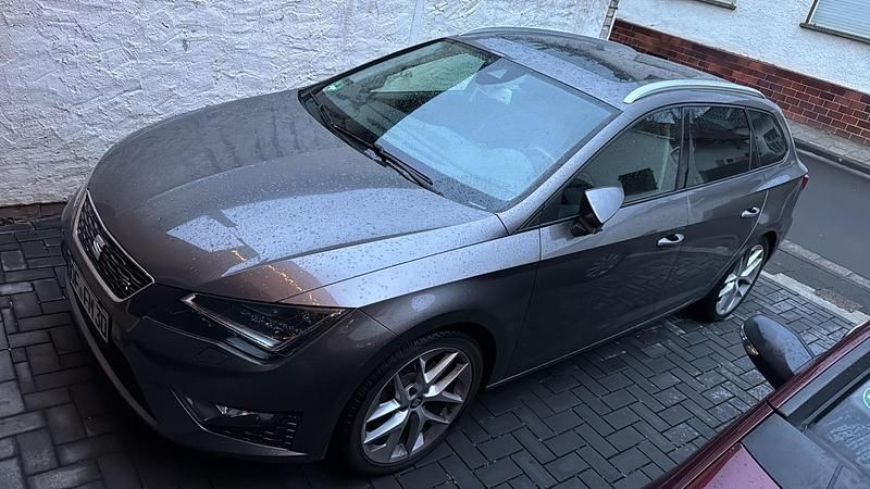 Grau Gebraucht 2015 Seat Leon ST FR-Line Kombi | 13.500 € (Fairer Preis) - Bild 1/4