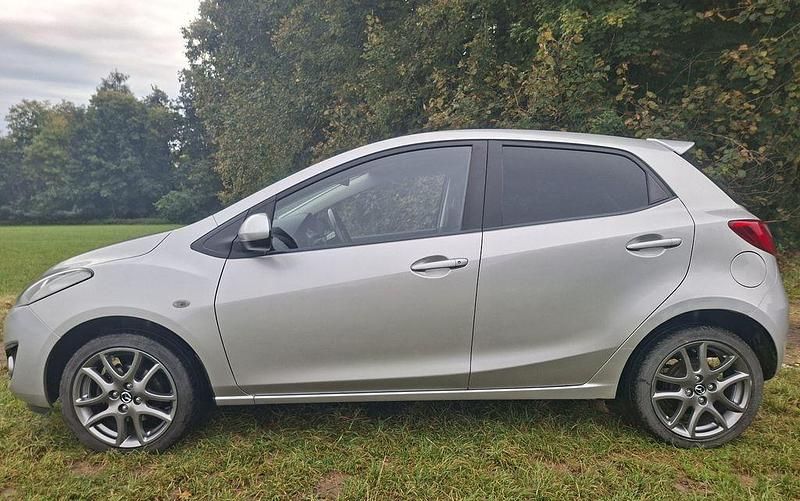 Silber Gebraucht 2012 Mazda 2 Edition Limousine | 5.200 € (Fairer Preis) - Bild 1/4