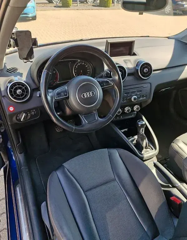 Gebraucht Audi A1 Attraction 86 PS (63 kW) 2012 Blau Kleinwagen