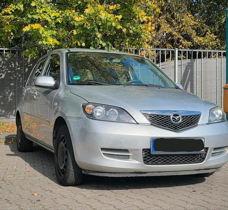 Grau Gebraucht 2005 Mazda 2 Limousine | 1.300 € (Guter Preis) - Bild 1/4