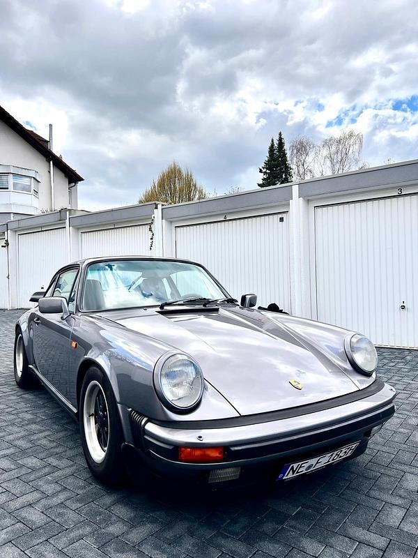 Grau Gebraucht 1986 Porsche 911 Carrera Coupé | 68.911 € - Bild 1/4