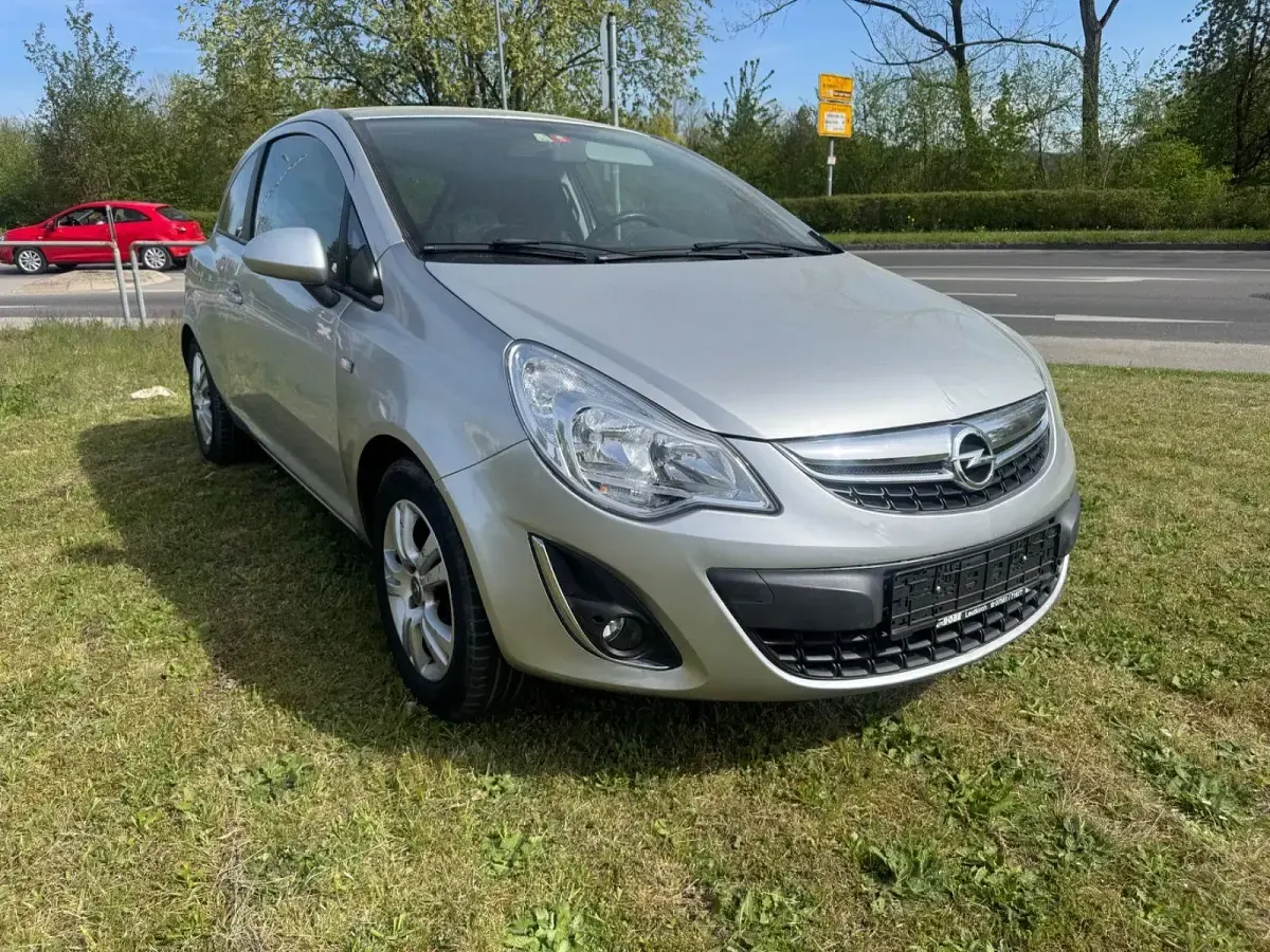 Gebraucht Opel Corsa Satellite 87 PS (63 kW) 2011 Silber Kleinwagen