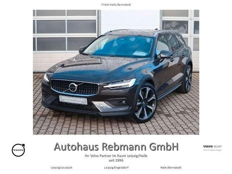 Grau Gebraucht 2024 Volvo V60 CC Kombi | 42.990 € (Fairer Preis) - Bild 1/4