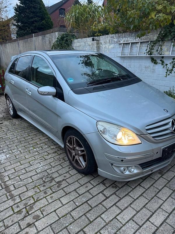 Silber Gebraucht 2005 Mercedes B200 Van / Kleinbus | 1.500 € (Superpreis) - Bild 1/4