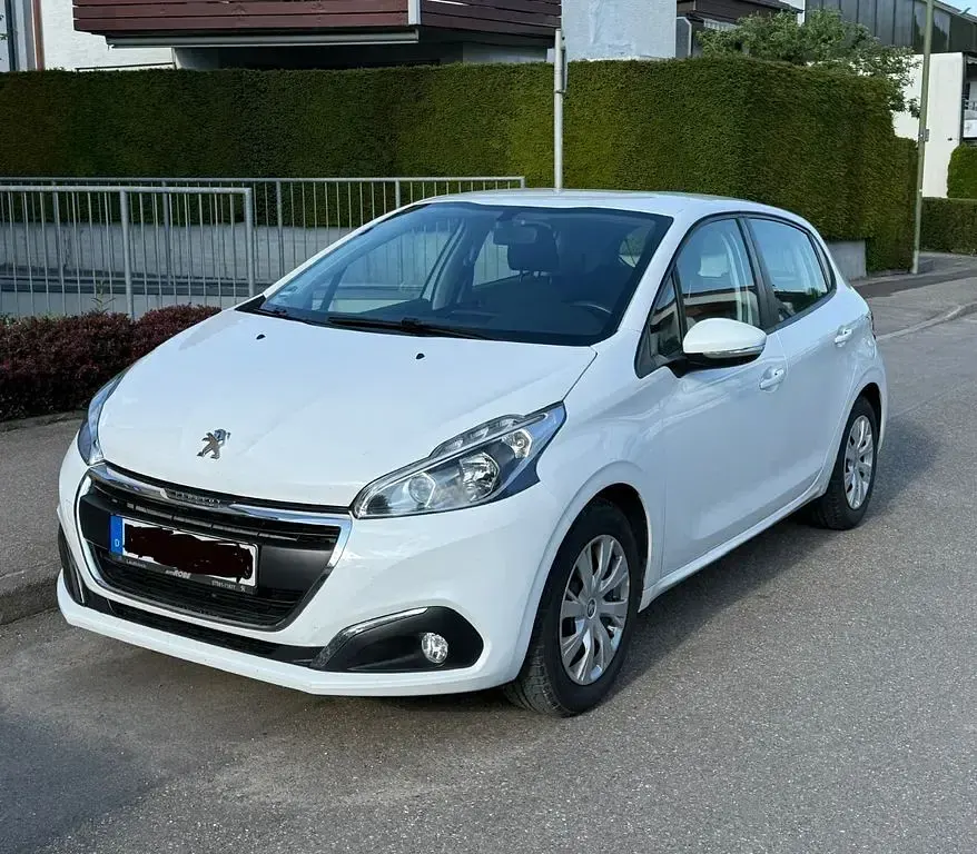 Gebraucht Peugeot 208 Active 82 PS (60 kW) 2017 Weiß Kleinwagen