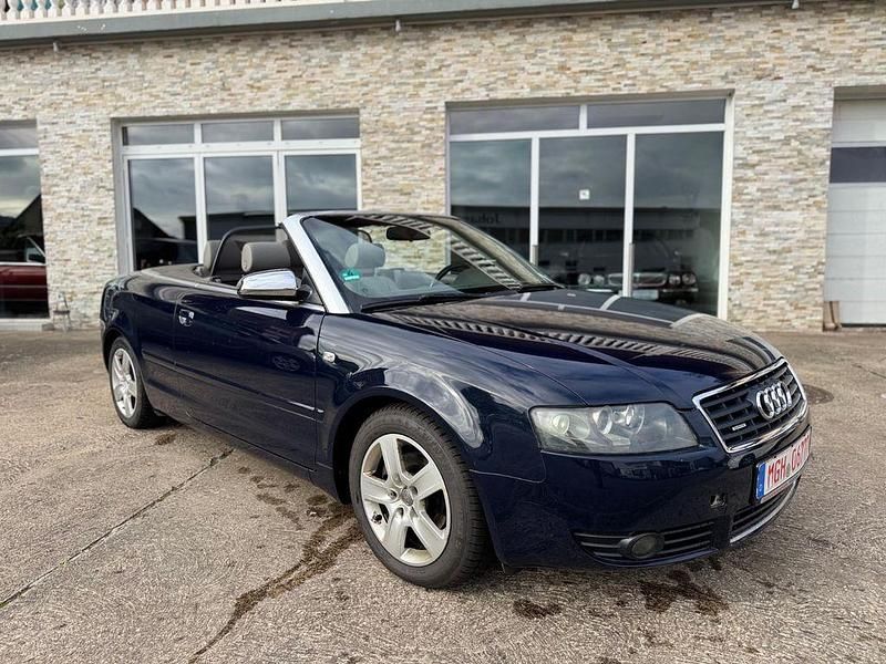 Blau Gebraucht 2004 Audi A4 Cabriolet Cabrio | 2.900 € - Bild 1/4