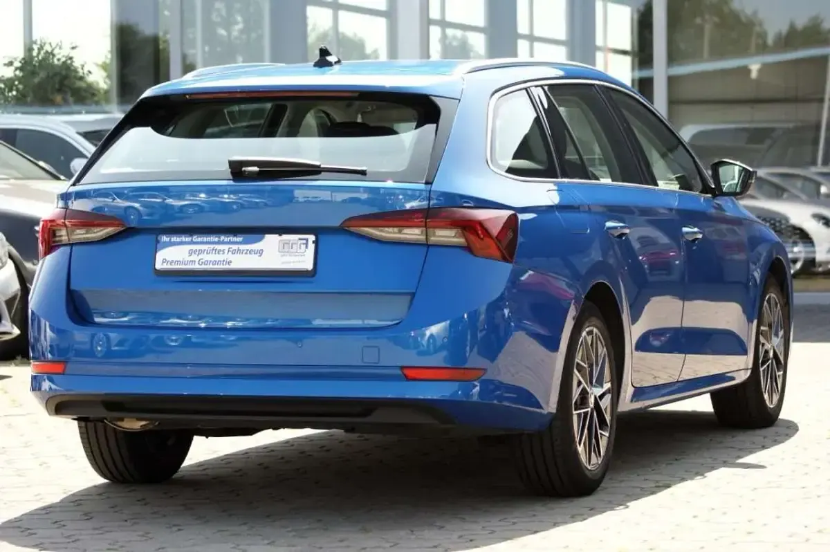Gebraucht Skoda Octavia Style 150 PS (110 kW) 2021 Race blau metallic Kombi