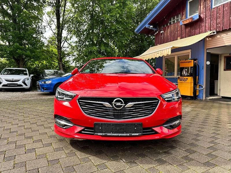 Gebraucht Opel Insignia Dynamic 209 PS (153 kW) 2017 Lava rot Kleinwagen