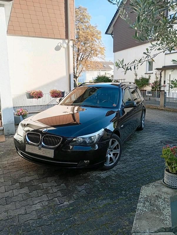 Schwarz Gebraucht 2010 BMW 530 Kombi | 8.950 € (Fairer Preis) - Bild 1/4