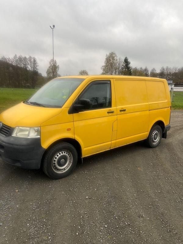 Second-hand VW Transporter 86 CP (63 kW) 2005 Galben Van