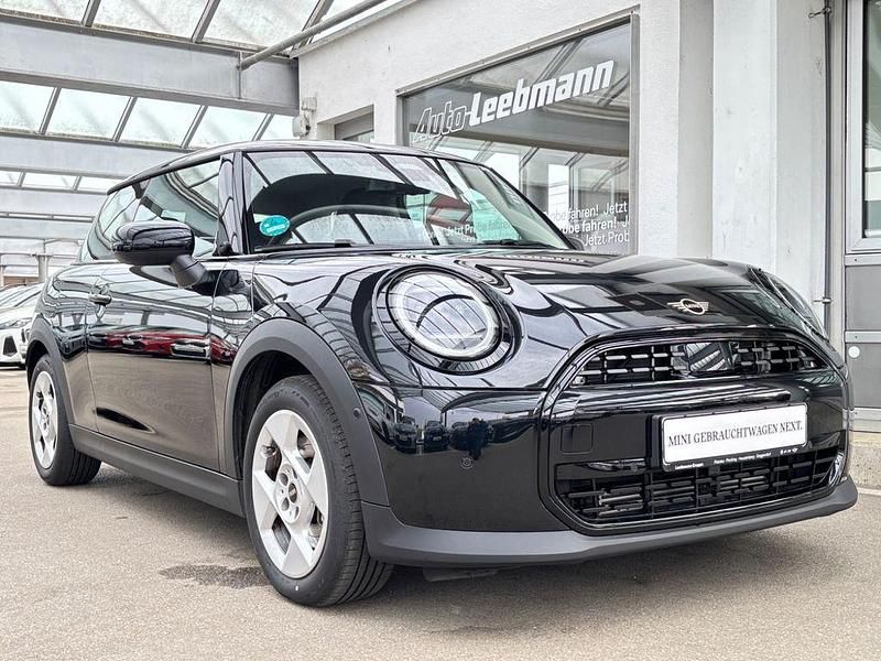 Second-hand Mini Cooper Classic 156 CP (114 kW) 2024 Negru Hatchback