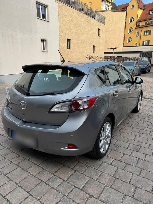 Gebraucht Mazda 3 105 PS (77 kW) 2012 Grau Limousine