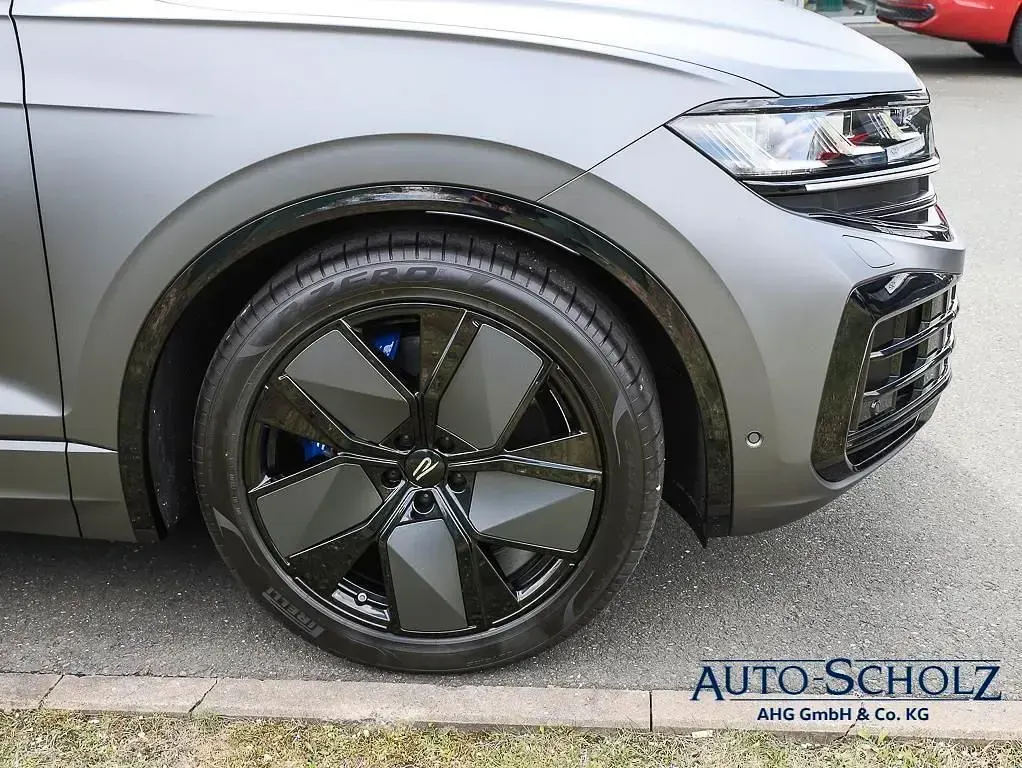 Gebraucht VW Touareg R 462 PS (339 kW) 2025 Grau SUV