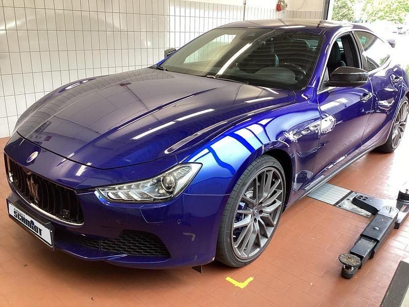 (blau) 8 lautsprecher Gebraucht 2017 Maserati Ghibli Coupé | 34.390 € (Fairer Preis) - Bild 1/3