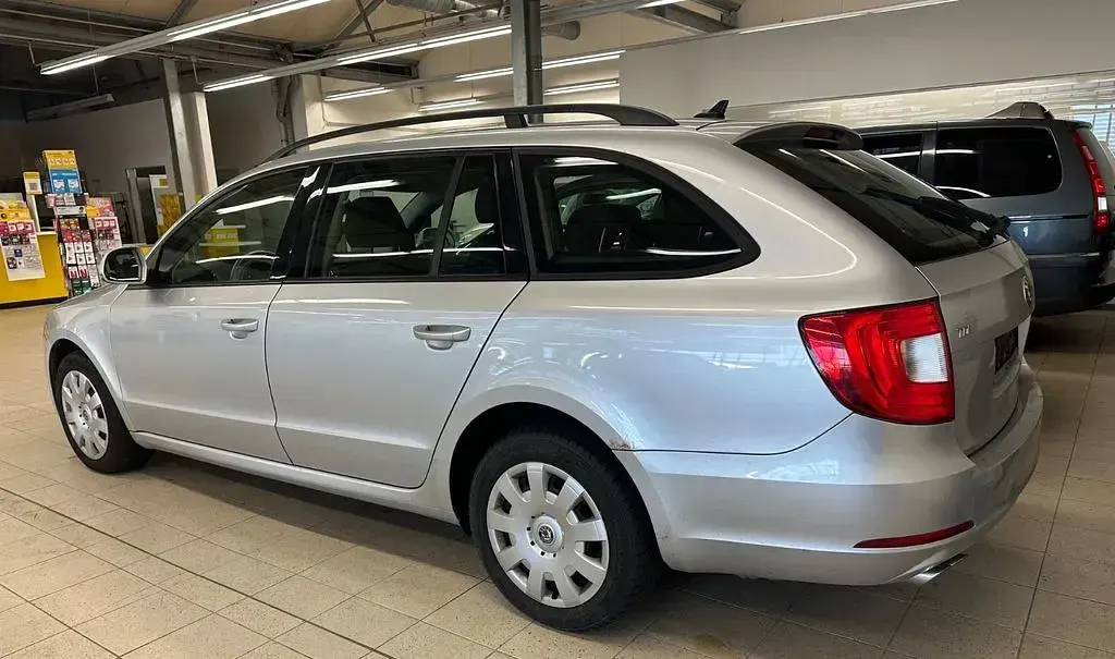 Gebraucht Skoda Superb 140 PS (102 kW) 2010 Silber Kombi