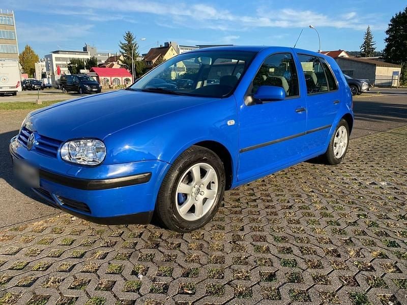 Second-hand VW Golf IV 105 CP (77 kW) 2000 Albastru Berlinǎ