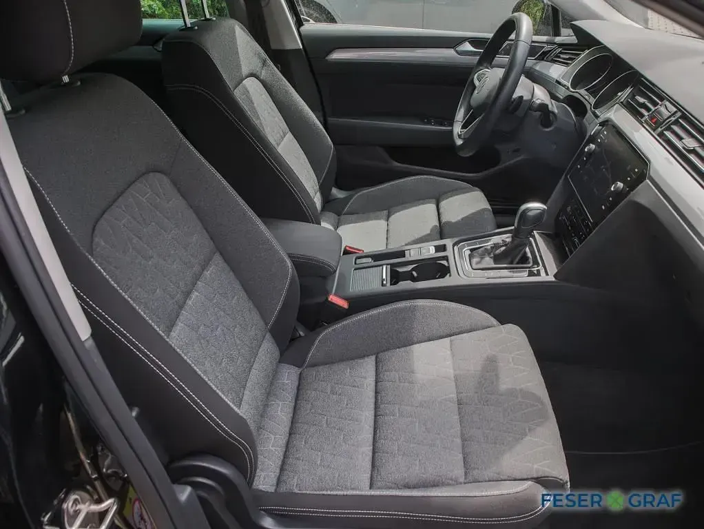 Gebraucht VW Passat Business 150 PS (110 kW) 2023 Schwarz Kombi