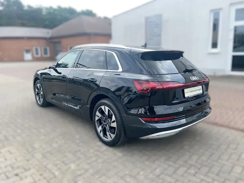 Gebraucht Audi e-tron Sport 300 kW (408 PS) 2023 Schwarz SUV