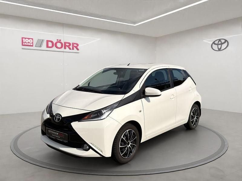 Gebraucht Toyota Aygo X-play 69 PS (50 kW) 2017 Pianosaweiß Kleinwagen
