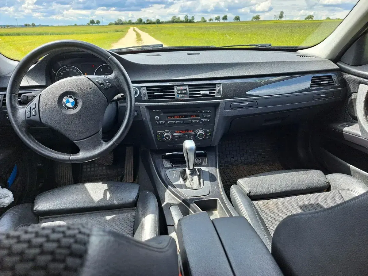 Gebraucht BMW 320 Lifestyle 184 PS (135 kW) 2012 Schwarz Kombi