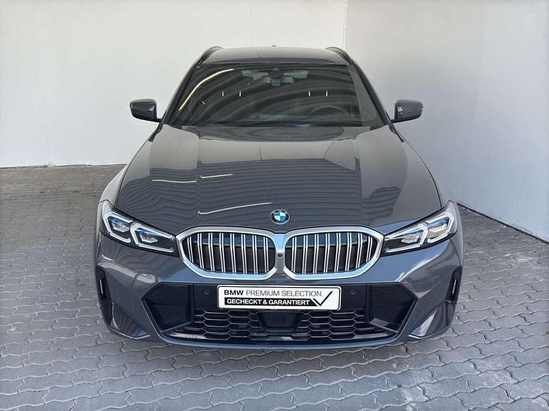 Grau Gebraucht 2024 BMW 320 M Sport Kombi | 39.498 € (Guter Preis) - Bild 1/4