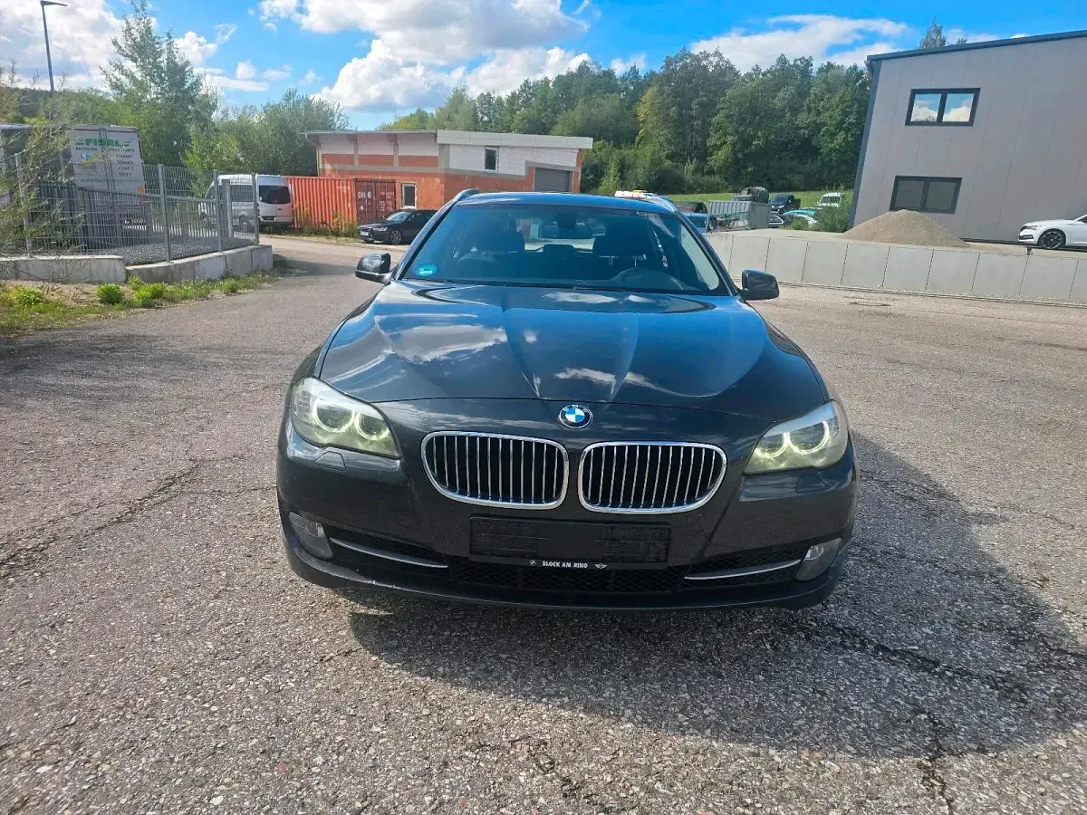 Gebraucht BMW 530 258 PS (189 kW) 2012 Grau Kombi