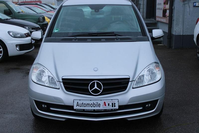 Gebraucht Mercedes A160 95 PS (69 kW) 2011 Silber Limousine