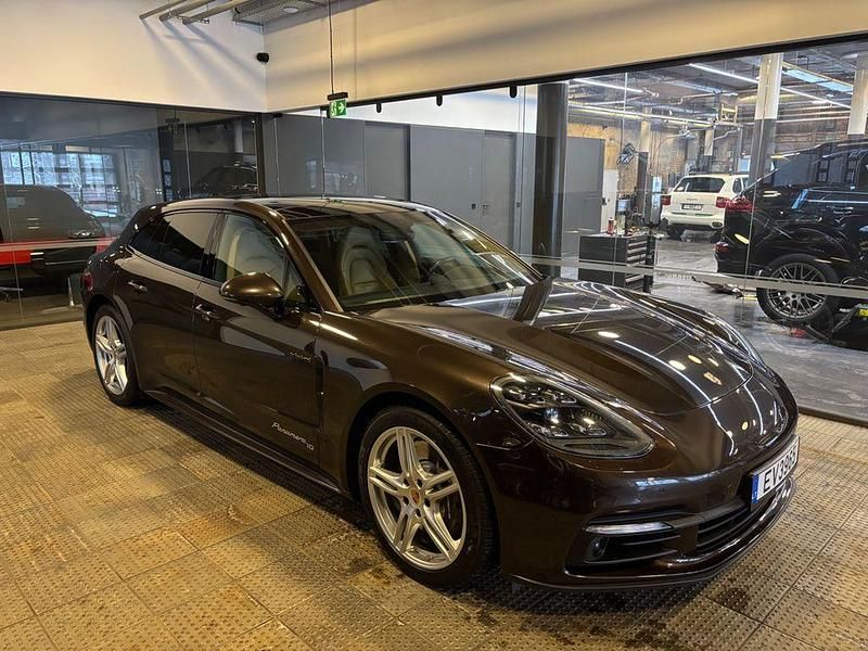 Gebraucht Porsche Panamera 4 Sport Turismo 462 PS (339 kW) 2020 Braun Limousine