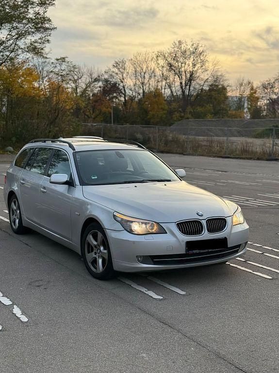 Grau Gebraucht 2008 BMW 530 Kombi | 3.900 € (Guter Preis) - Bild 1/4