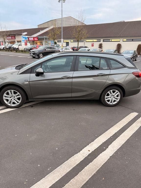 Gebraucht Opel Astra Edition 110 PS (80 kW) 2017 Grau Kombi