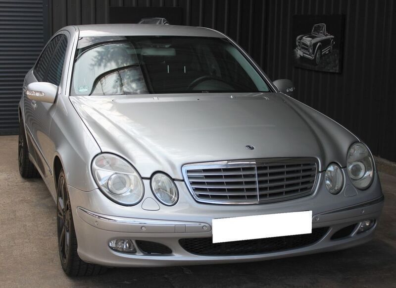 Silber Gebraucht 2004 Mercedes E240 Limousine | 4.290 € (Guter Preis) - Bild 1/4
