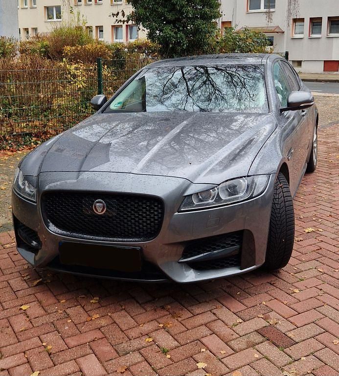 Grau Gebraucht 2015 Jaguar XF R-Sport Limousine | 9.800 € (Superpreis) - Bild 1/4
