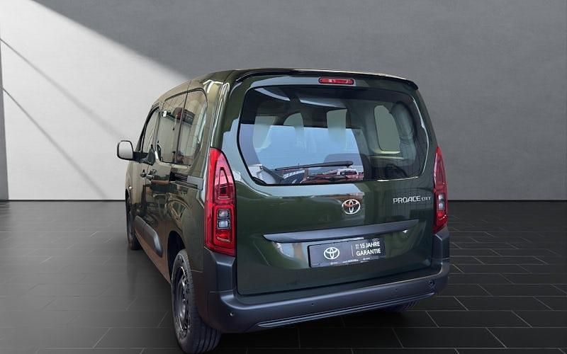 Neu Toyota Proace Verso City 110 PS (80 kW) 2026 Grün Kombi