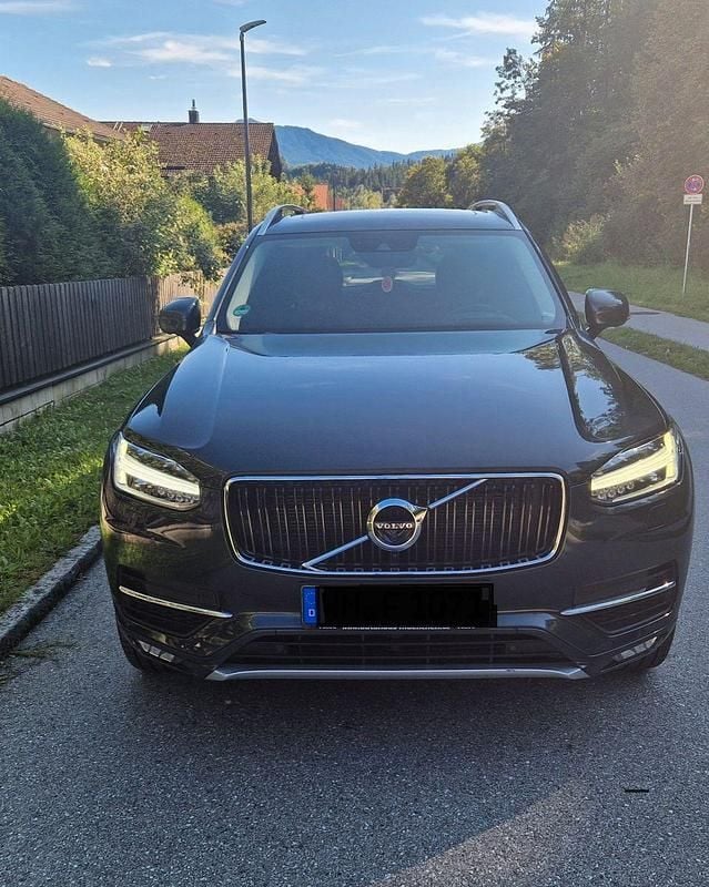 Grau Gebraucht 2018 Volvo XC90 Momentum SUV | 33.900 € (Fairer Preis) - Bild 1/4