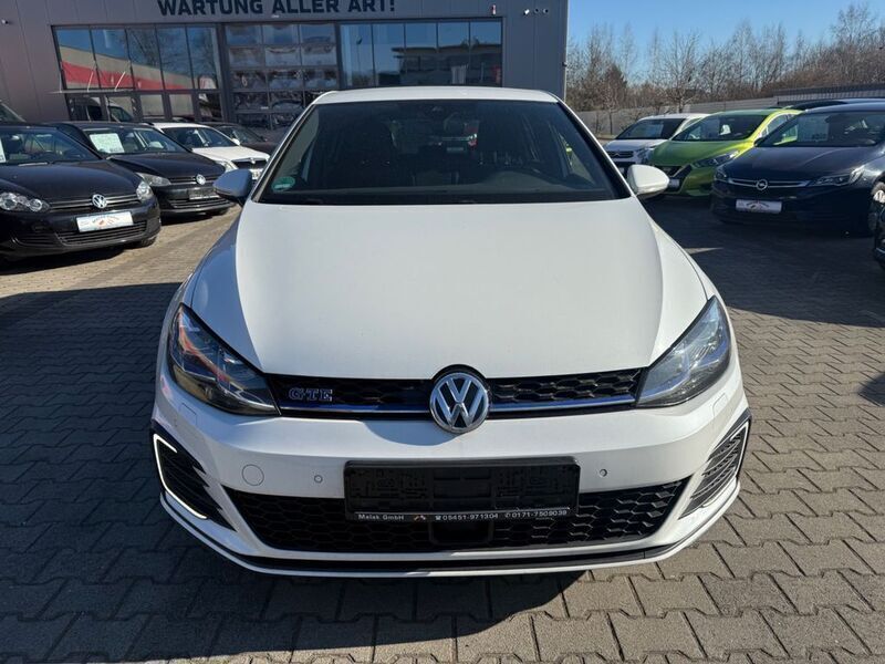 Weiß Gebraucht 2018 VW Golf VII GTE Limousine | 15.499 € (Fairer Preis) - Bild 1/4