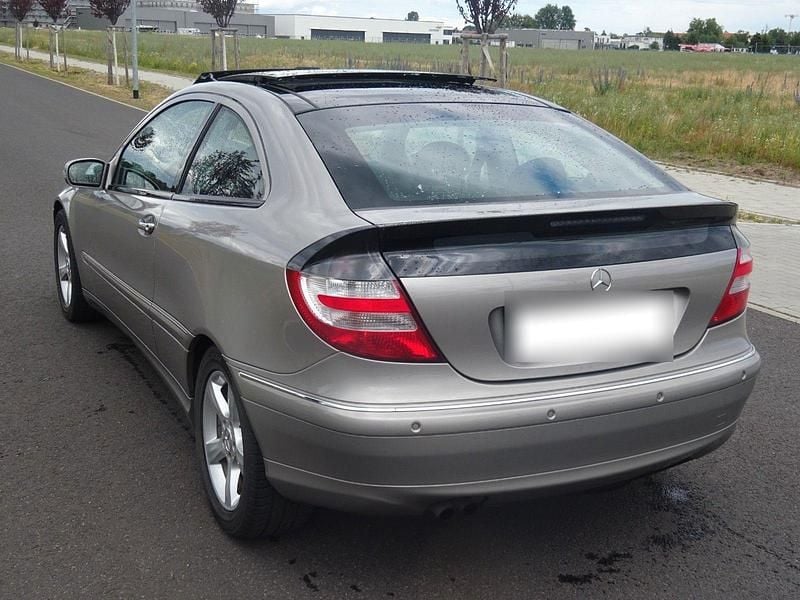 Gebraucht Mercedes C180 143 PS (105 kW) 2005 Braun Coupé