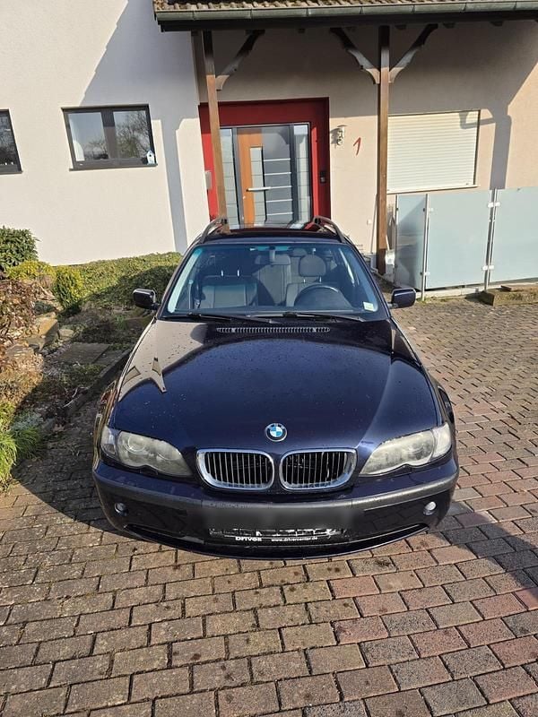 Blau Gebraucht 2003 BMW 320 Kombi | 3.000 € (Fairer Preis) - Bild 1/4