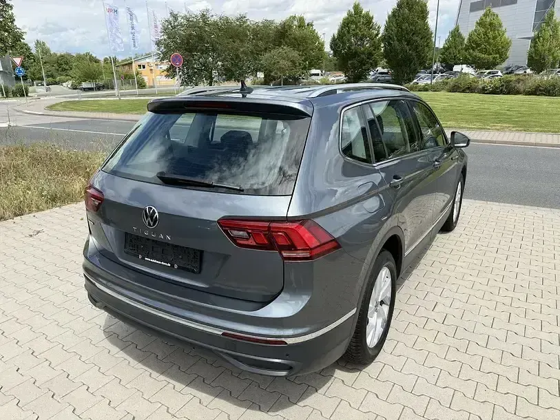 Gebraucht VW Tiguan Allspace Life 150 PS (110 kW) 2025 Platinum grey SUV