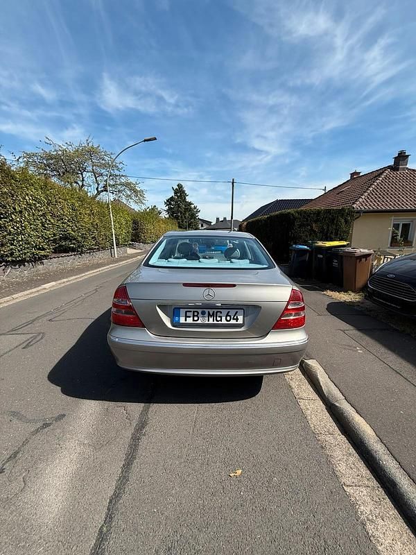 Silber Gebraucht 2005 Mercedes E280 Limousine | 7.000 € (Guter Preis) - Bild 1/4