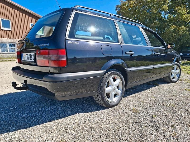 Second-hand VW Passat 118 CP (86 kW) 1996 Negru Break