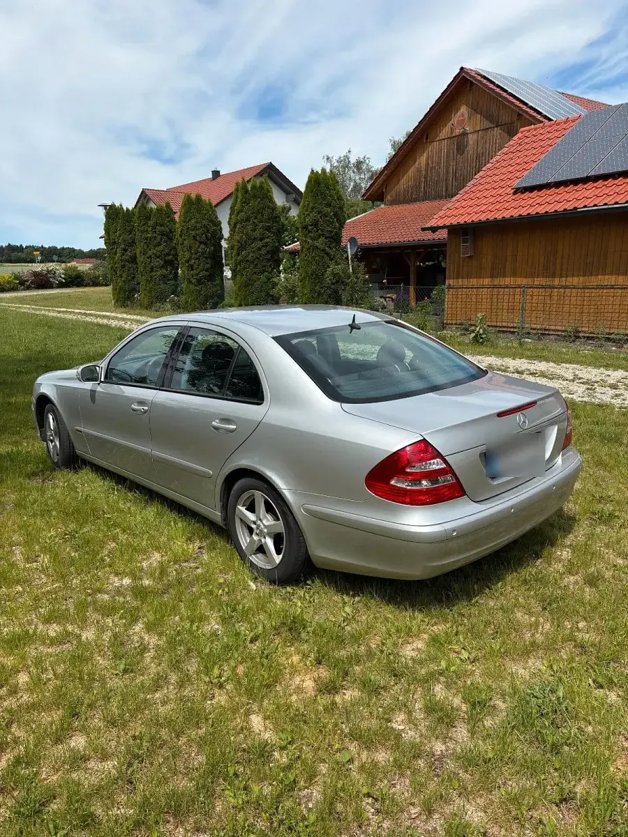 Gebraucht Mercedes E200 163 PS (119 kW) 2004 Silber Limousine
