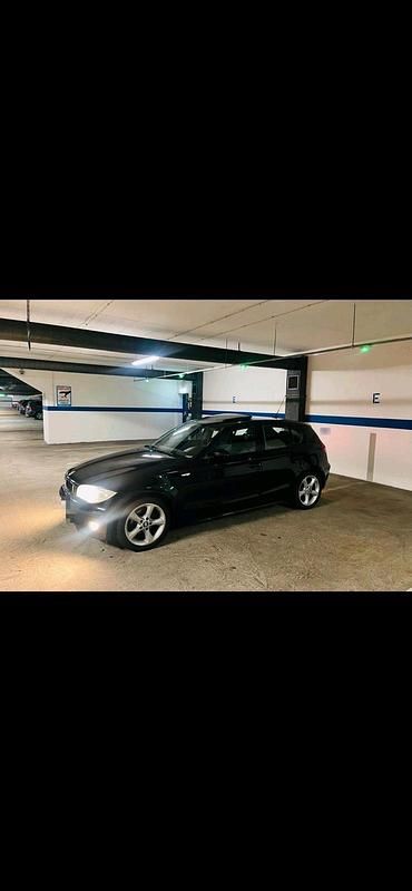 Gebraucht BMW 118 122 PS (89 kW) 2006 Schwarz Kleinwagen