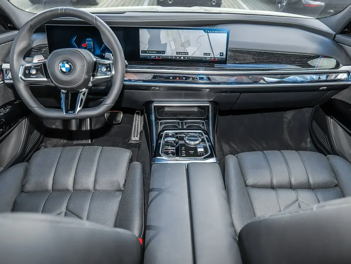 Gebraucht BMW 740 M Sport 286 PS (210 kW) 2025 Schwarz Limousine