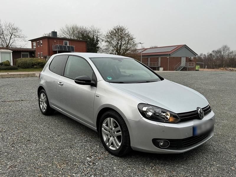 Gebraucht VW Golf VI Match 86 PS (63 kW) 2012 Silber Kleinwagen