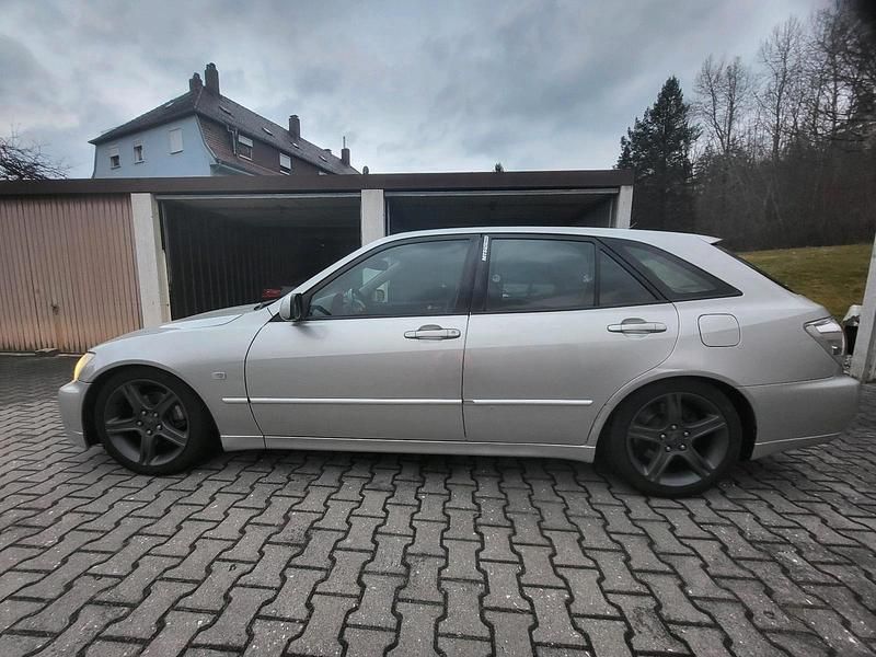 Gebraucht Lexus IS300 213 PS (156 kW) 2003 Silber Kombi