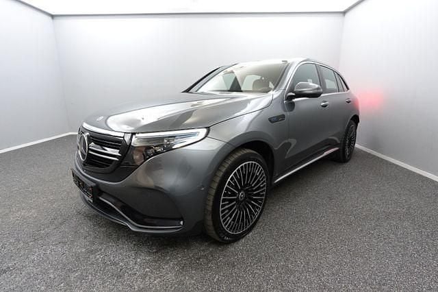 Grau Gebraucht 2021 Mercedes EQC400 AMG line SUV | 28.799 € (Teuer) - Bild 1/4