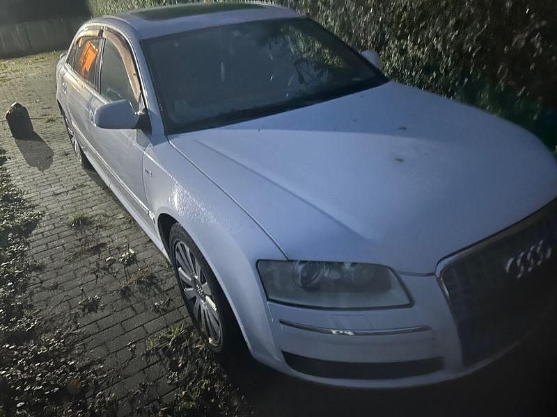 Weiß Gebraucht 2005 Audi A8L Limousine | 6.900 € - Bild 1/4