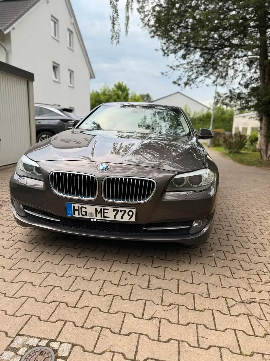 Gebraucht BMW 520 185 PS (136 kW) 2011 Braun Limousine
