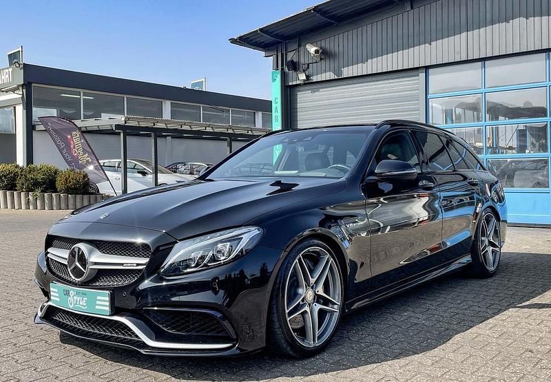 Schwarz metallic Gebraucht 2016 Mercedes C63 AMG AMG | 39.260 € - Bild 1/4