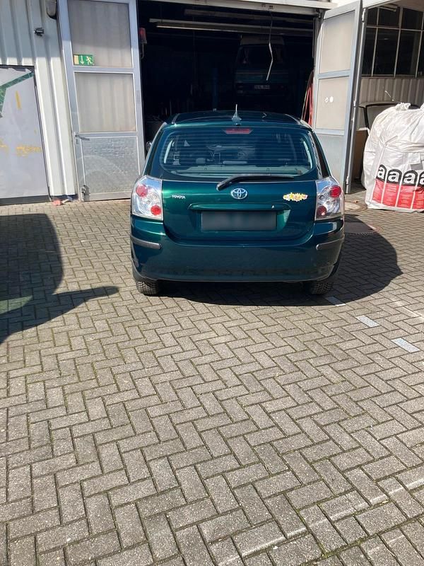 Gebraucht Toyota Corolla 96 PS (70 kW) 2002 Grün Limousine